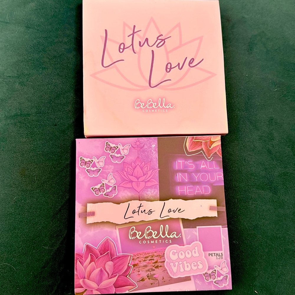 Super cute bundle: you get two eyeshadow pallets and a brush set